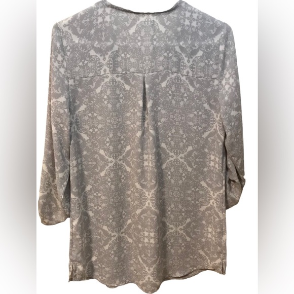 Maurice’s Gray & White Patterned 1/4 Zip with 3/4 Sleeve Blouse. Sz M. - Picture 2 of 8